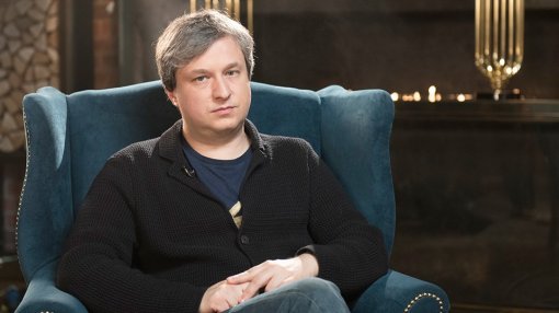 Антон Долин оценил актерские способности Петрова и Зеленского в новом выпуске «вДудя»
