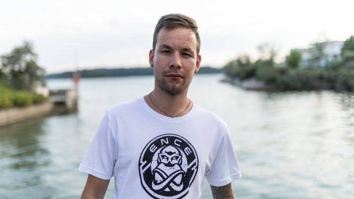 Команда по CS:GO выпустила мерч для младенцев