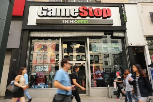 Геймеры начали скупать акции магазинов видеоигр GameStop и подняли котировки на 800%